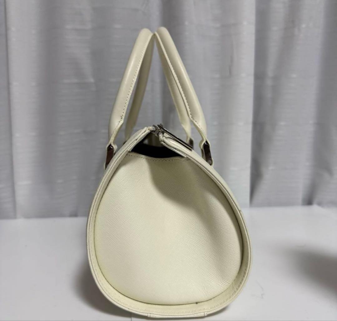 极美品 ホワイト 円筒形 ハンドバッグ