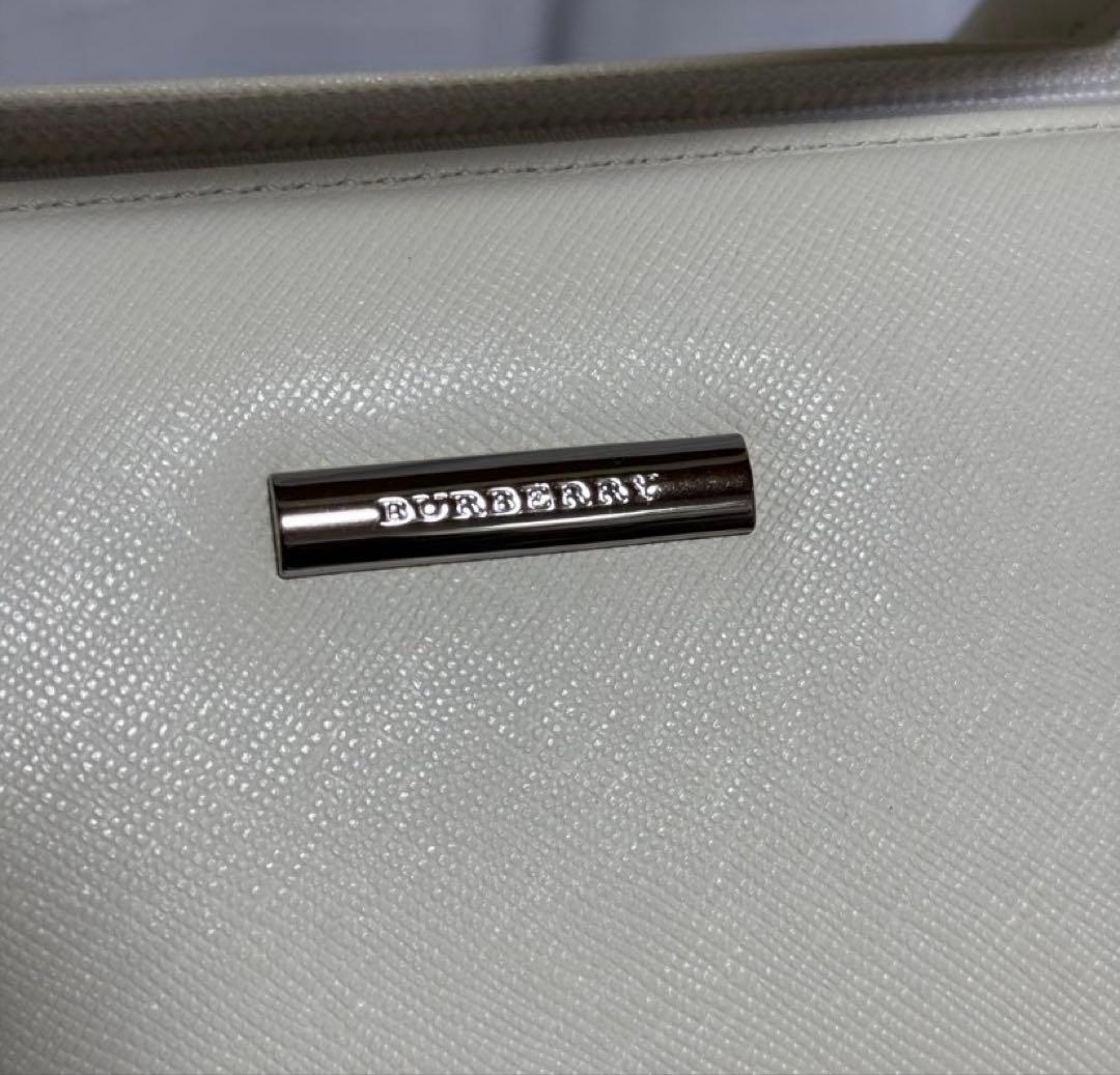 极美品 ホワイト 円筒形 ハンドバッグ