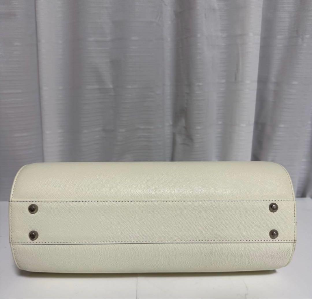 极美品 ホワイト 円筒形 ハンドバッグ