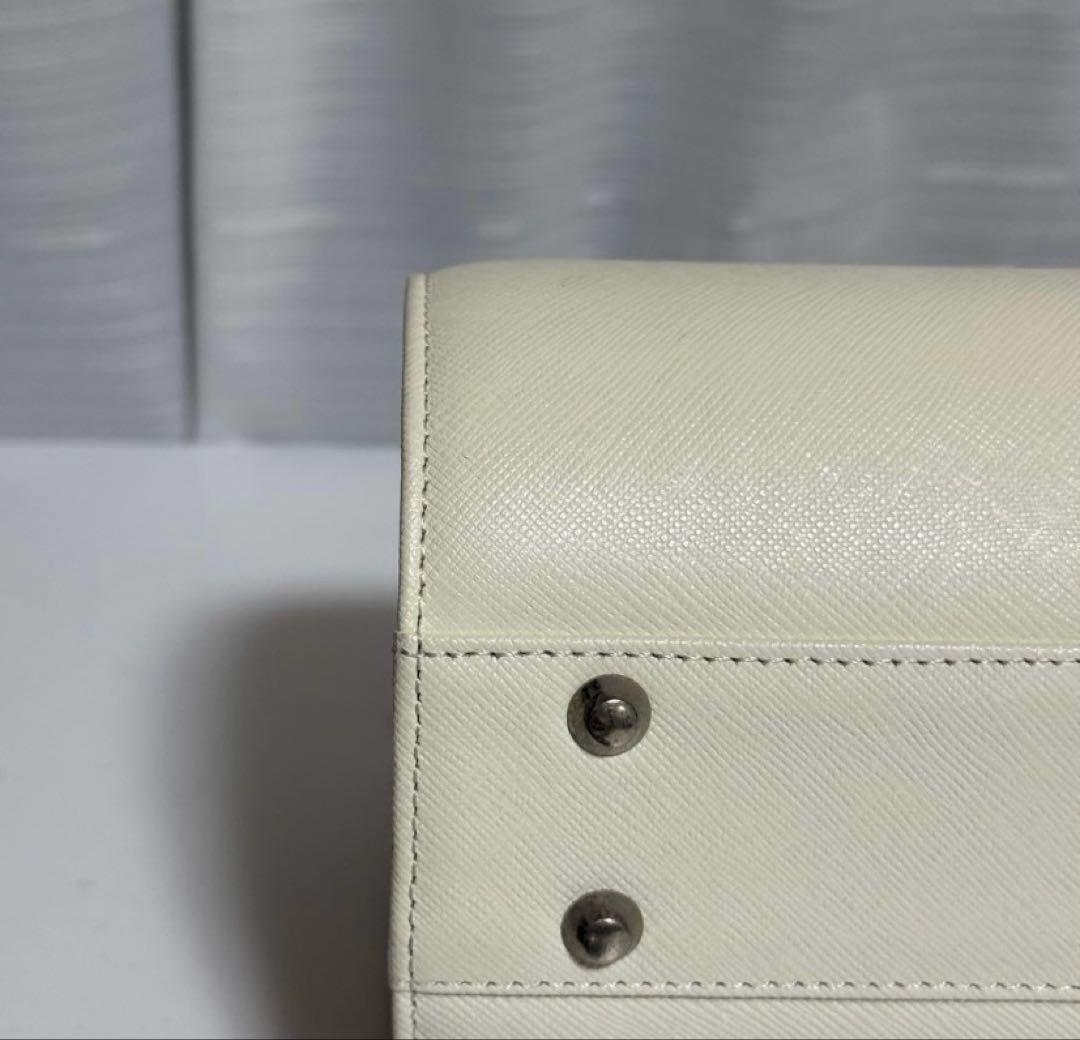 极美品 ホワイト 円筒形 ハンドバッグ