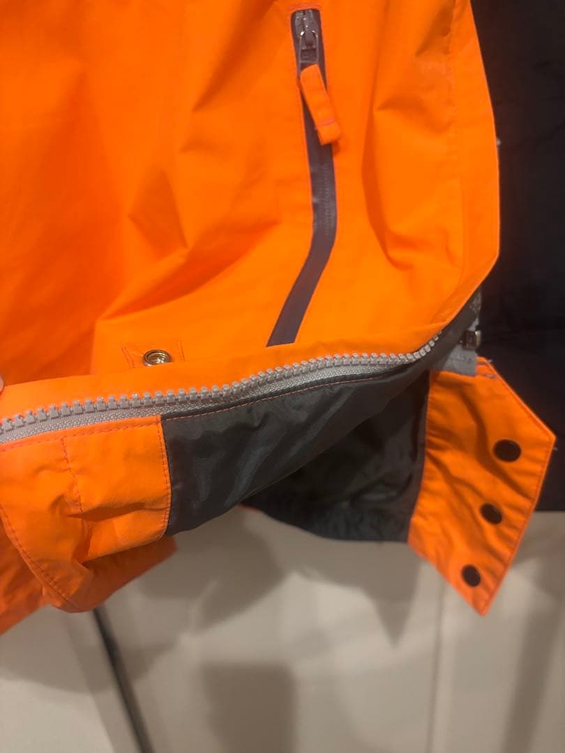 KM4K フード付きスノーボードウェア Mサイズ 黒 オレンジ