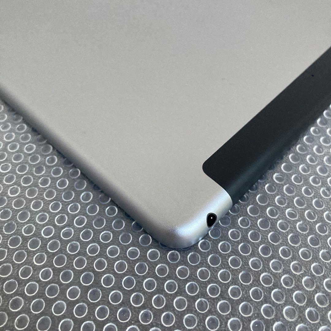 3197 美品☆電池ほぼ新品☆iPad5 第5世代 32GB SIMフリー☆