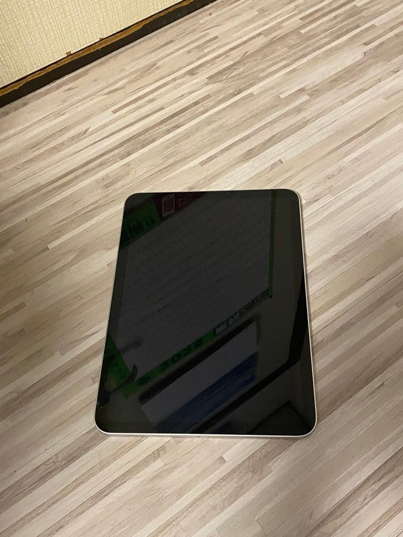Apple iPad 第10世代 シルバー色 (128GB&Wi-Fiモデル)