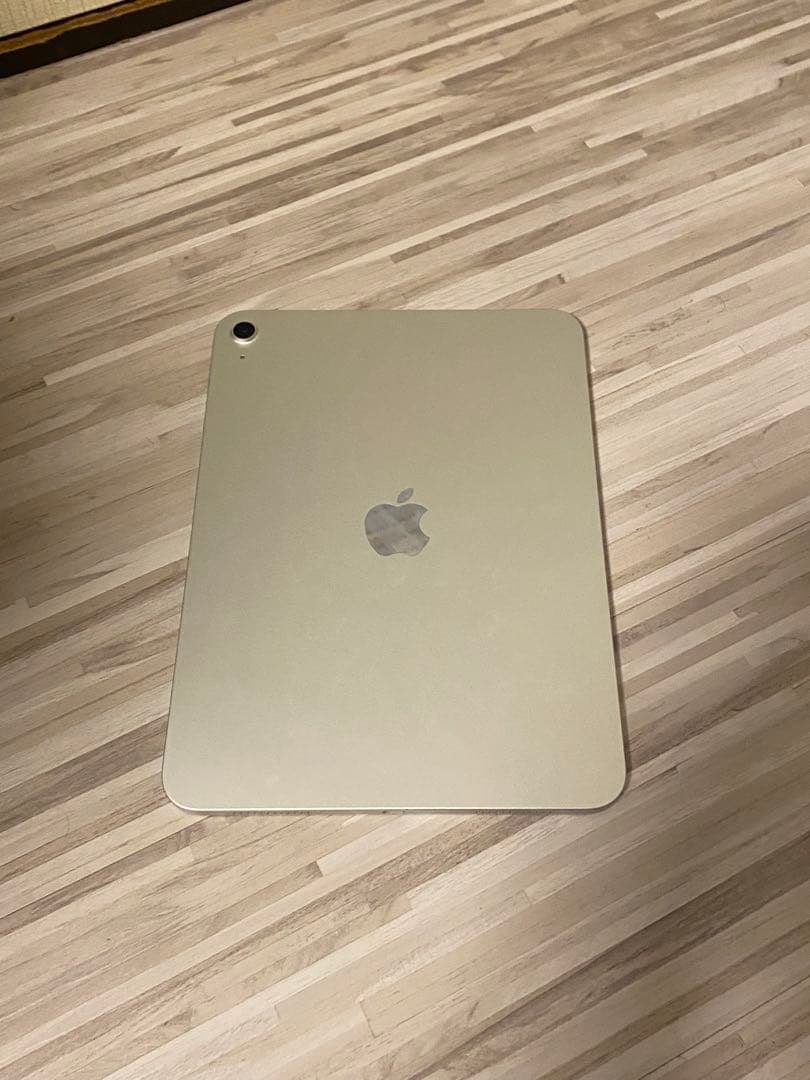 Apple iPad 第10世代 シルバー色 (128GB&Wi-Fiモデル)