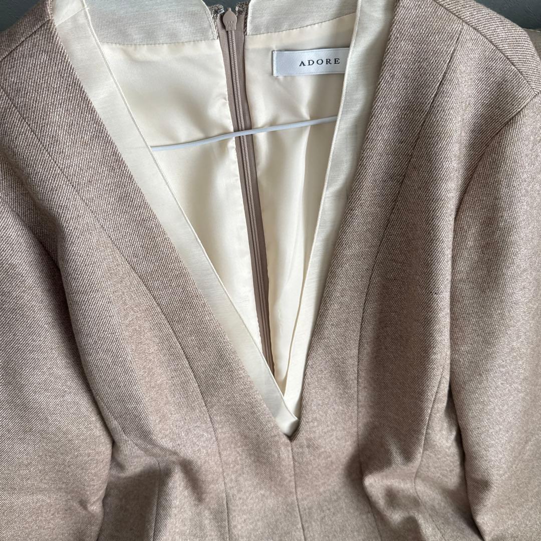 アドーア　長袖トップス／38サイズ／新品未使用
