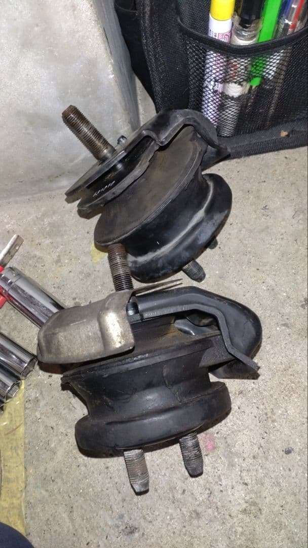 アルテッツァ エンジンマウント 2個セット 中古 SXE10