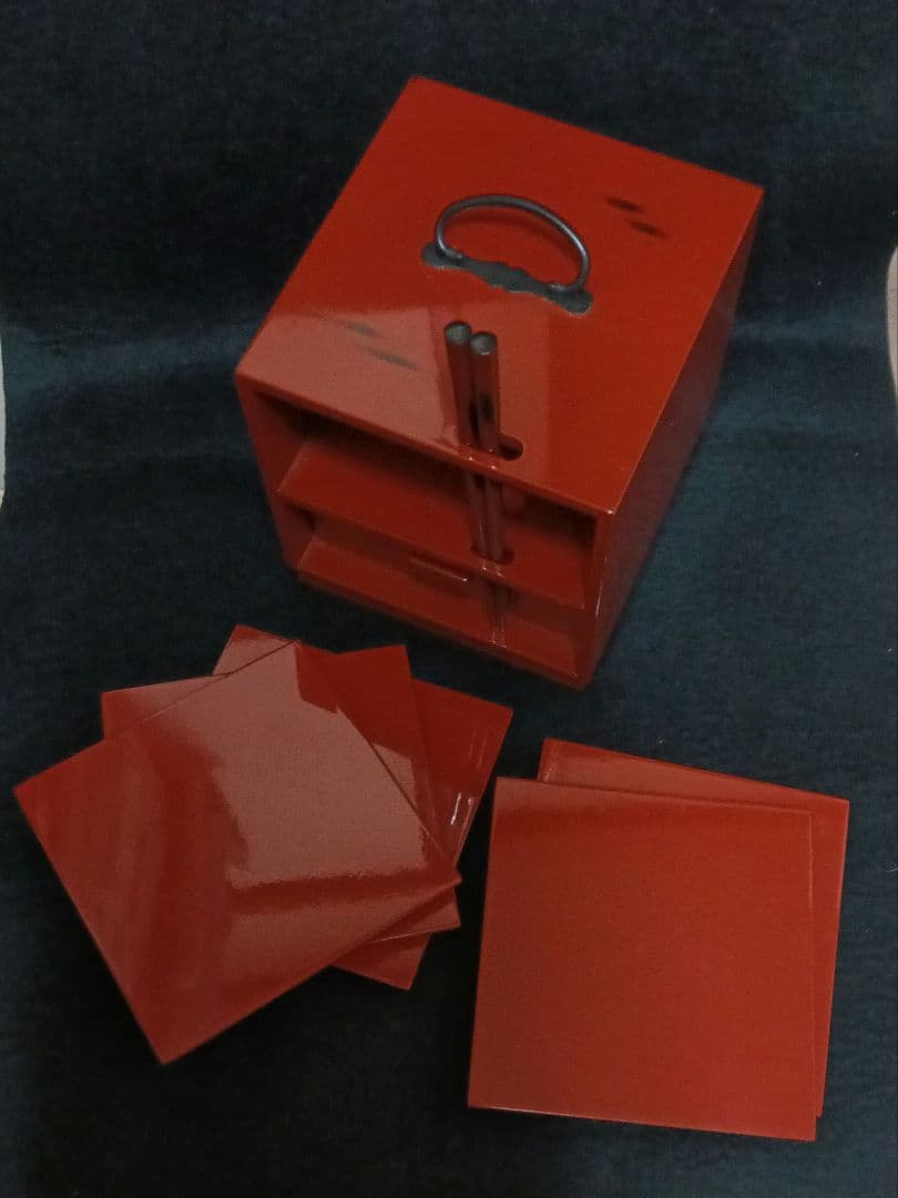 赤い漆器重箱 収納式 皿・箸付き