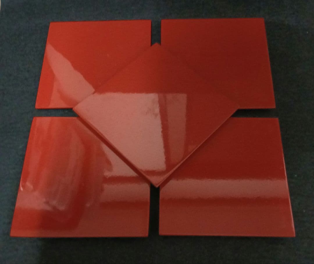 赤い漆器重箱 収納式 皿・箸付き