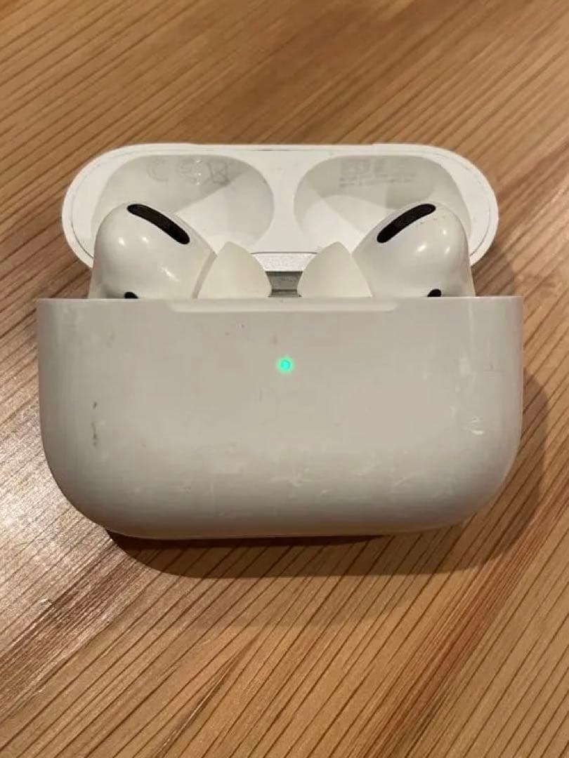 AirPods Pro ホワイト + 充電ケース（ラバーケース付き）　訳あり