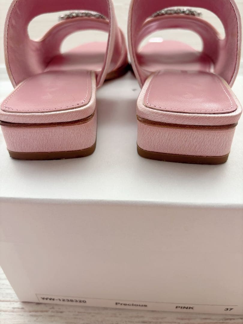 ツルバイマリコオイカワ　ビジュー バックルサンダル　ピンク