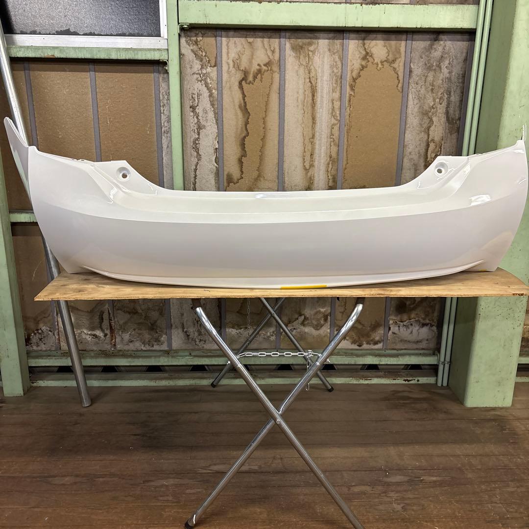 (53) 30プリウス　社外リアバンパー 070