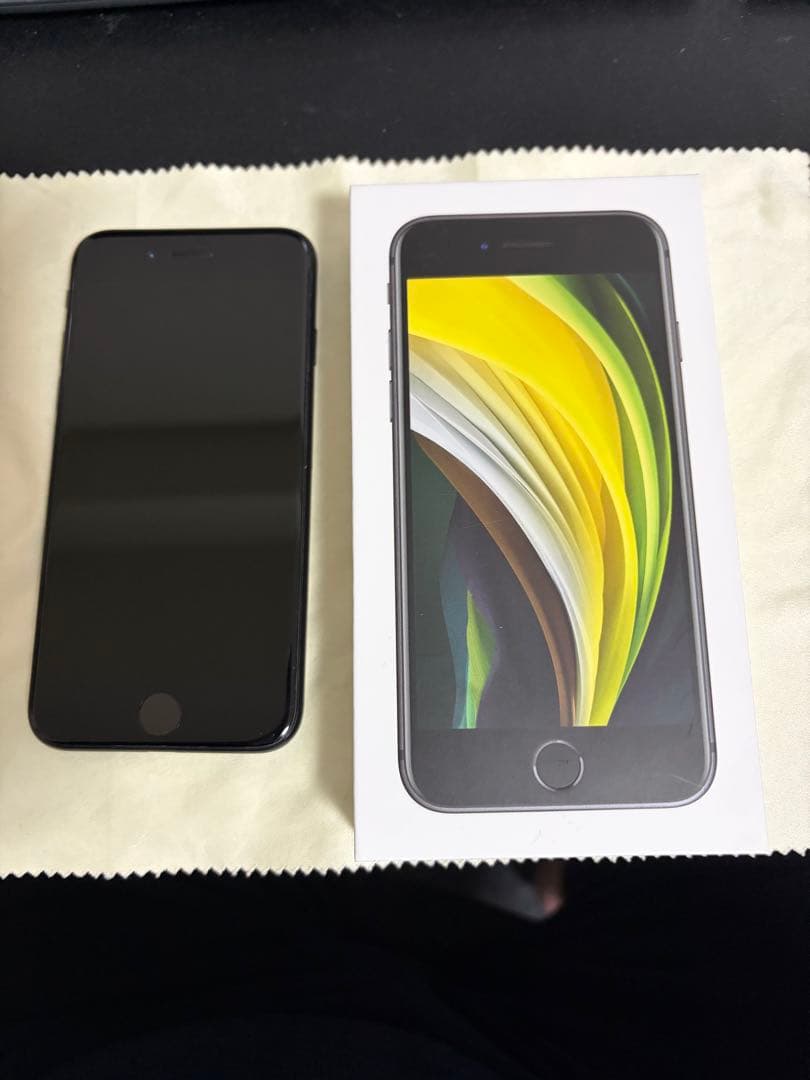 【美品】iPhoneSE 第2世代 64GB simフリー ブラック 修理歴無し