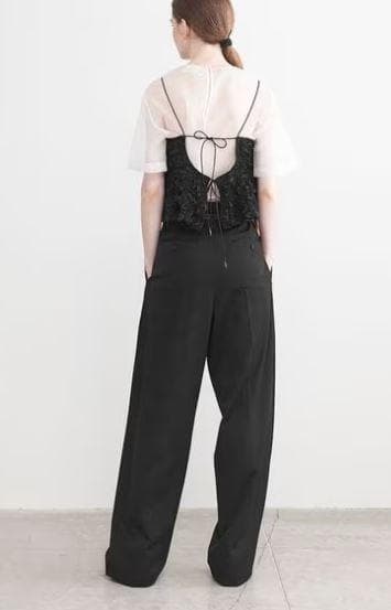 美品 AEWEN MATOPH 黒 シャーリングキャミソール