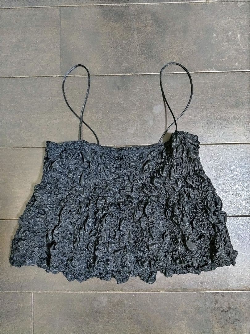 美品 AEWEN MATOPH 黒 シャーリングキャミソール