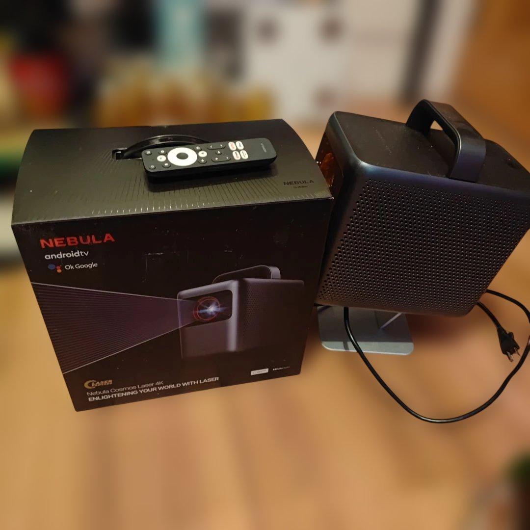 Anker Nebula Cosmos Laser 4K 2200ANSIルメン