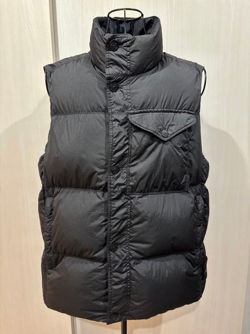 ストーンアイランド リサイクルナイロン シワ加工 ダウンベスト