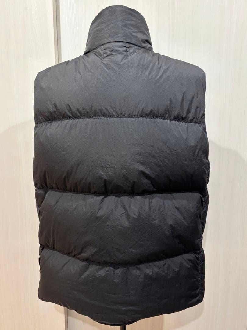 ストーンアイランド リサイクルナイロン シワ加工 ダウンベスト