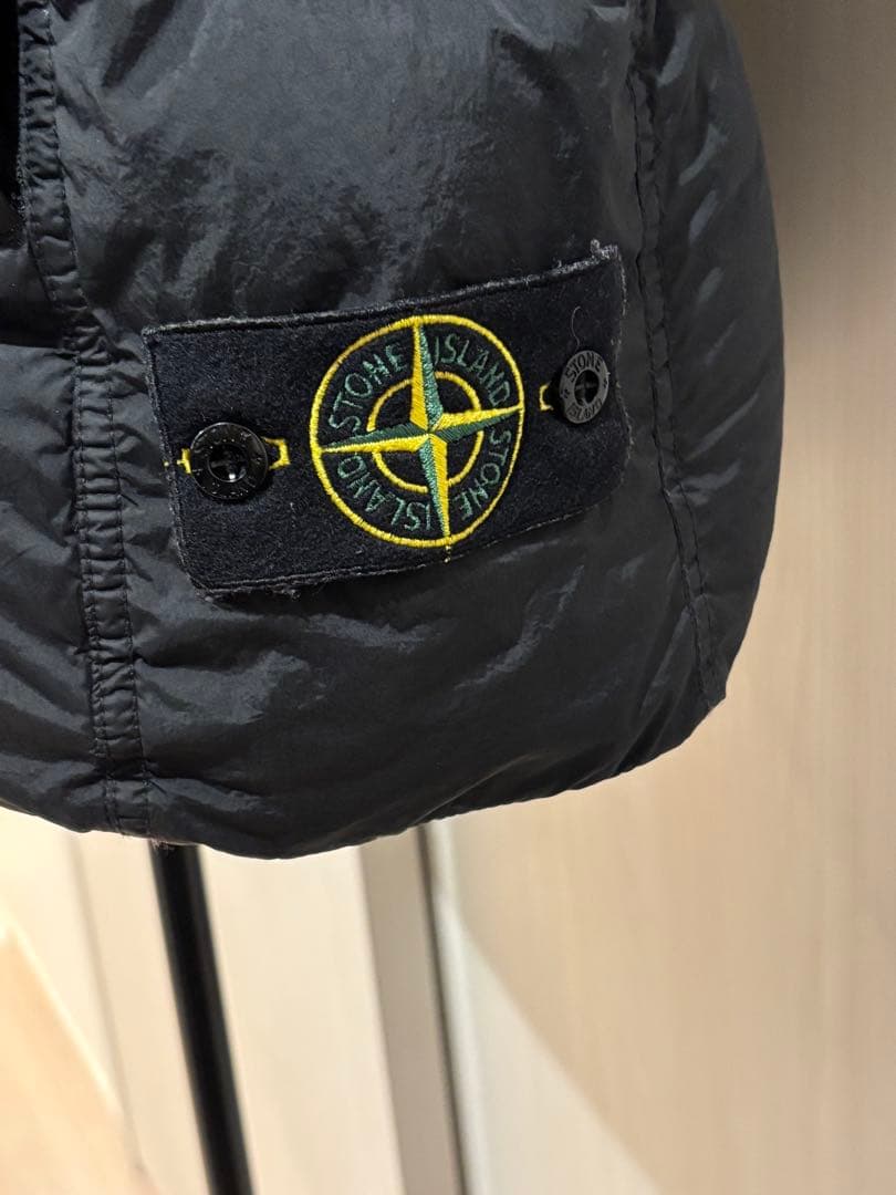 ストーンアイランド リサイクルナイロン シワ加工 ダウンベスト