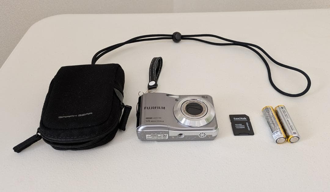 FUJIFILM FinePix AX600シルバー/乾電池式