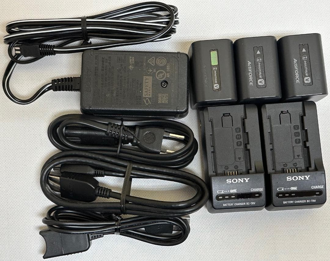 ＜動作品＞SONY FDR-AX35 4Kビデオカメラ 充電器レンズガードなど付