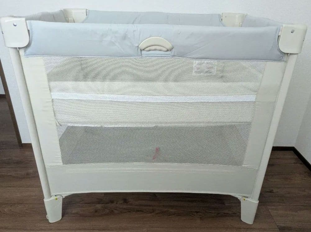 アップリカ ココネルエアー ベビーベッド ホワイトグレー