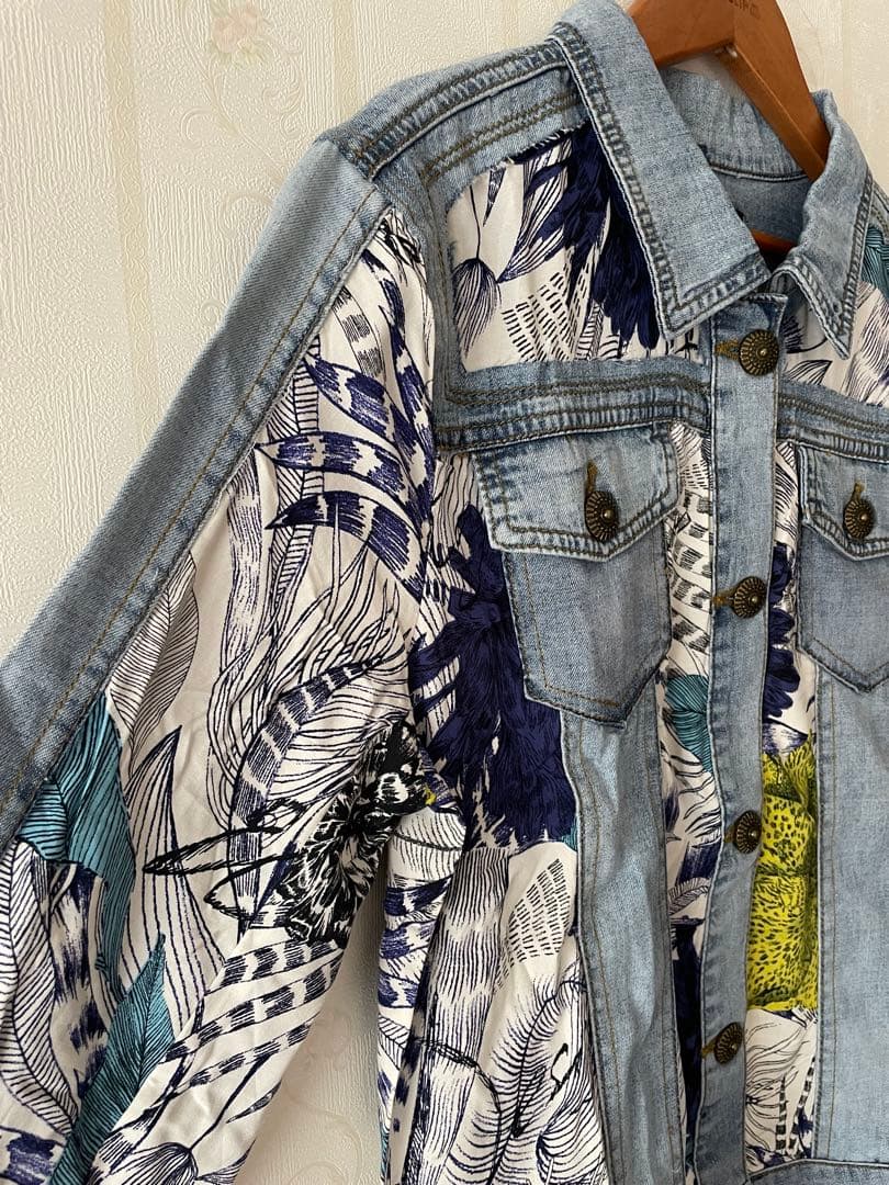 【新品】Desigual 花柄デザイン 薄手のデニムジャケット 40サイズ