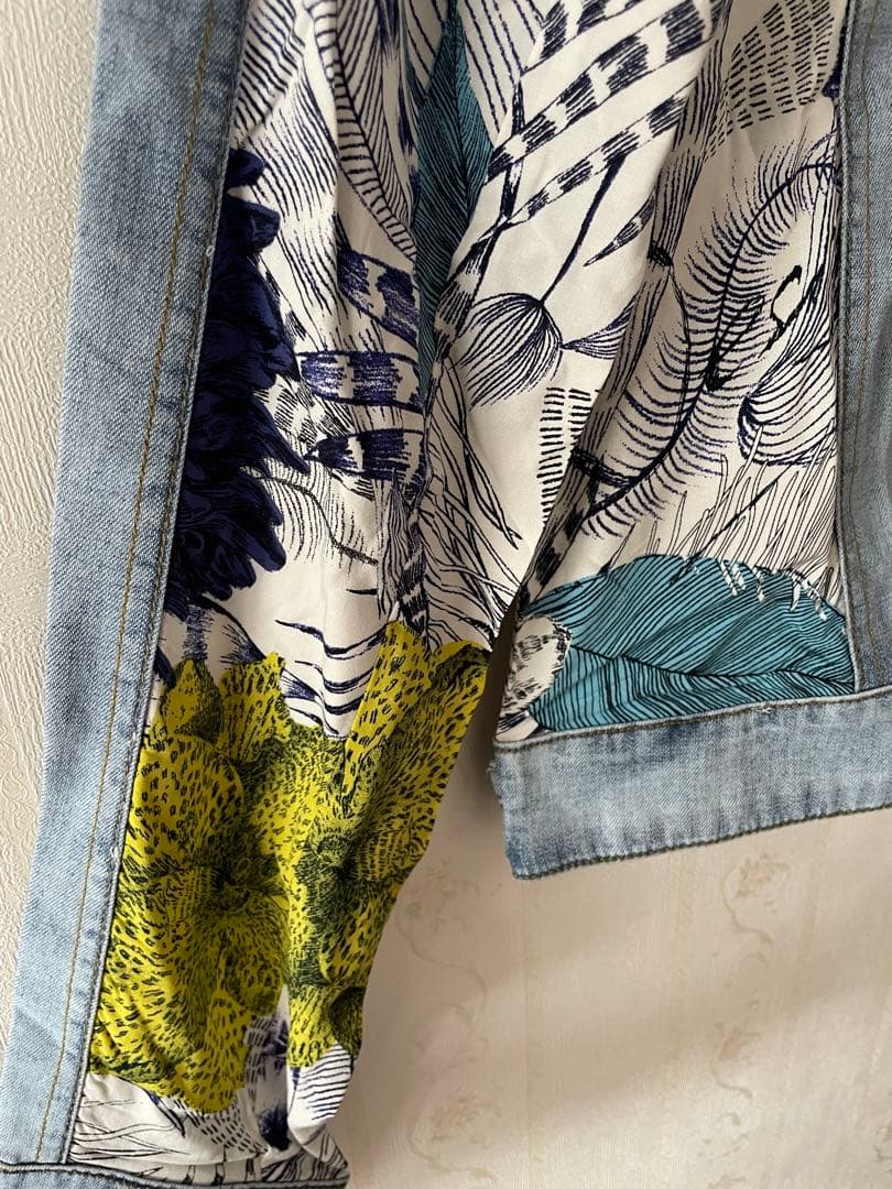 【新品】Desigual 花柄デザイン 薄手のデニムジャケット 40サイズ