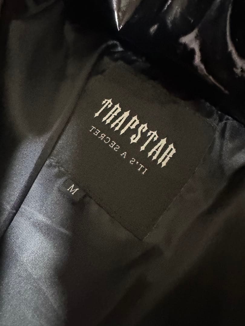 ス*き様 TRAPSTAR ブラックダウンジャケット