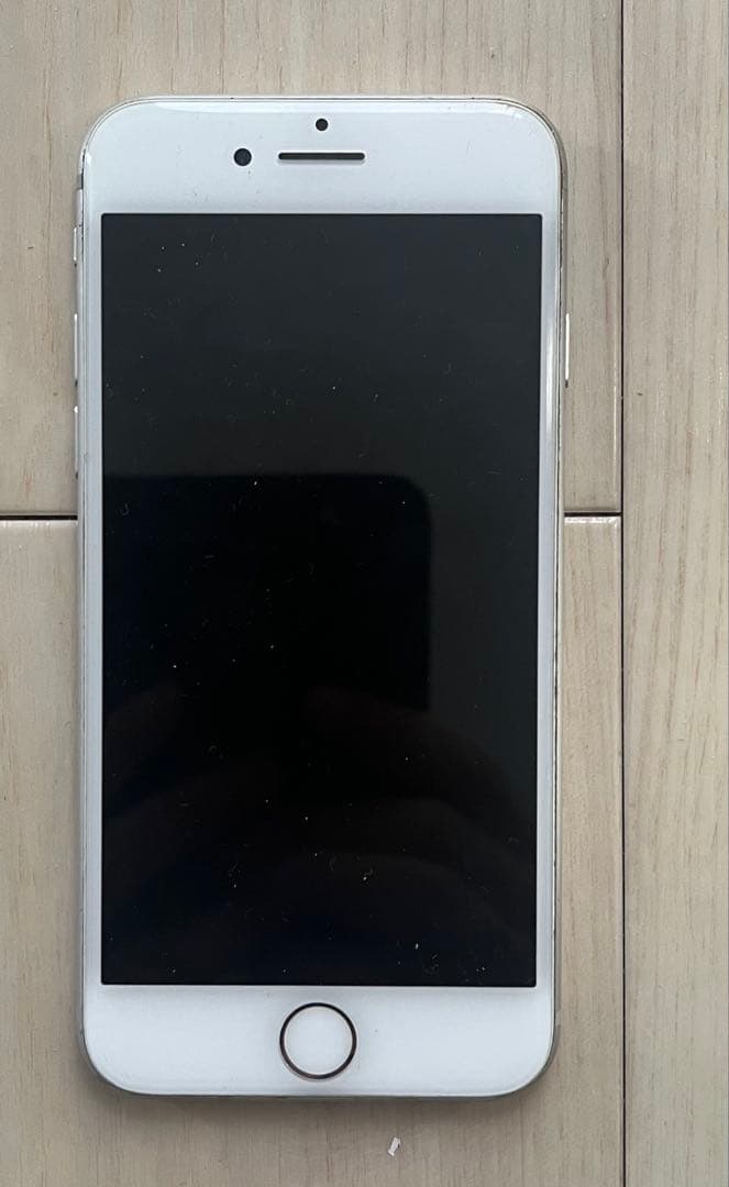 Apple iPhone 8 64GB 背面割れ