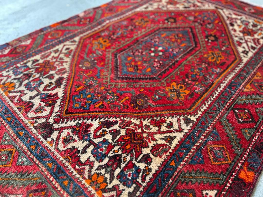 【Vintage rug】ペルシャ絨毯｜150 × 104cm｜アフシャル族