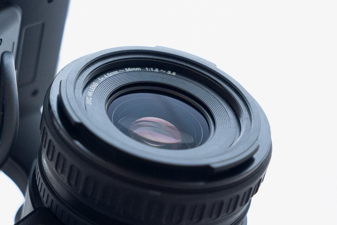 《中古》JVC 業務用ビデオカメラ GY-HM200　外部マイク、ケース付き