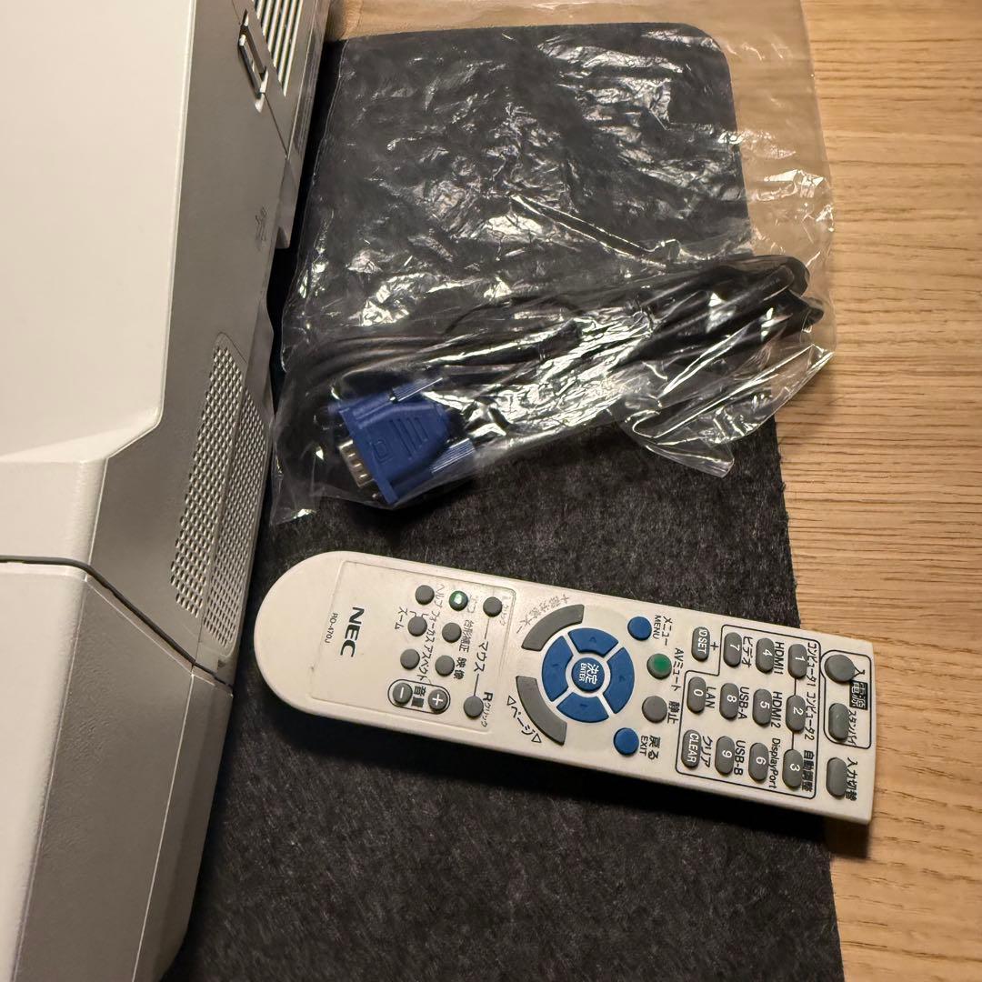 NEC 短焦点プロジェクター 本体　NP-UM351WJL