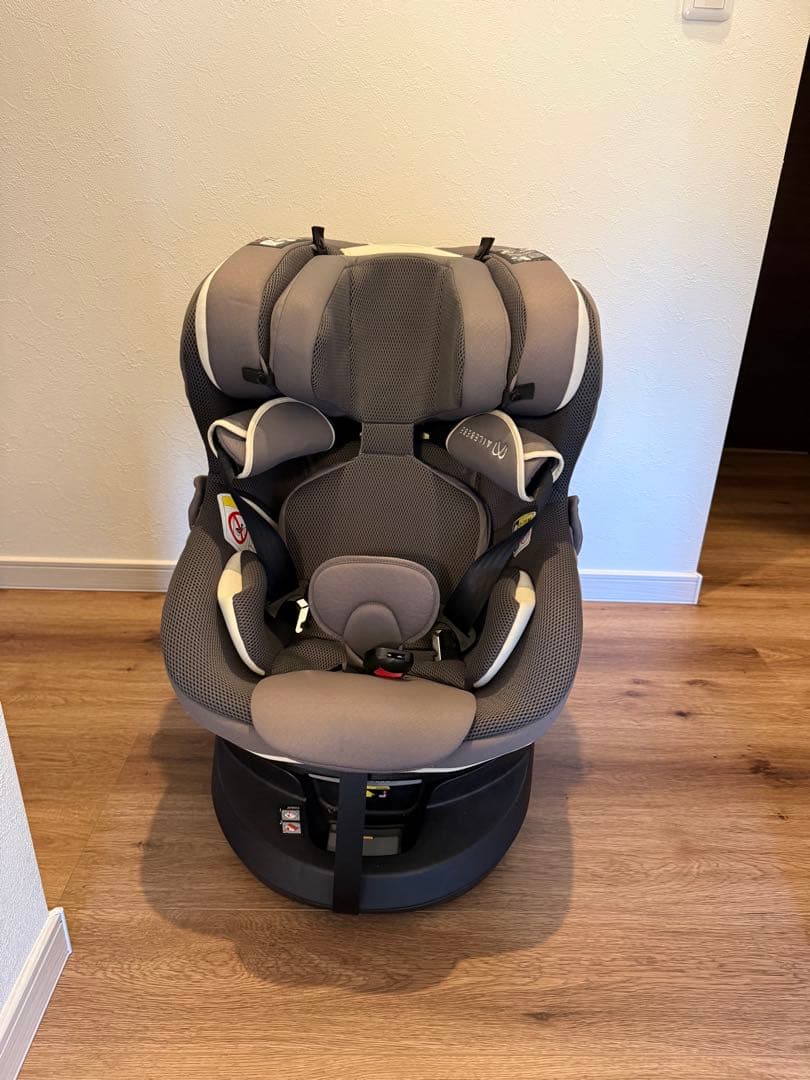 AILEBEBE KURUTTO R ザ・ファースト チャイルドシート