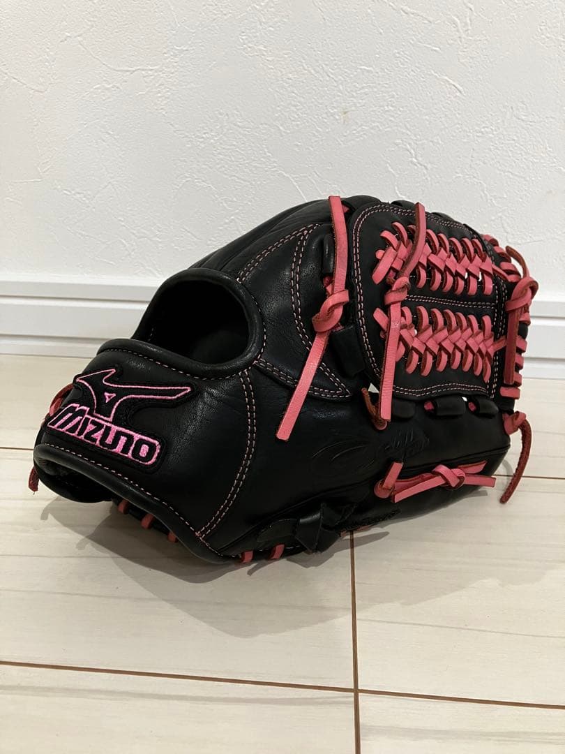 食*ん様 Mizuno 軟式グローブ 黒/ピンク　右利き用