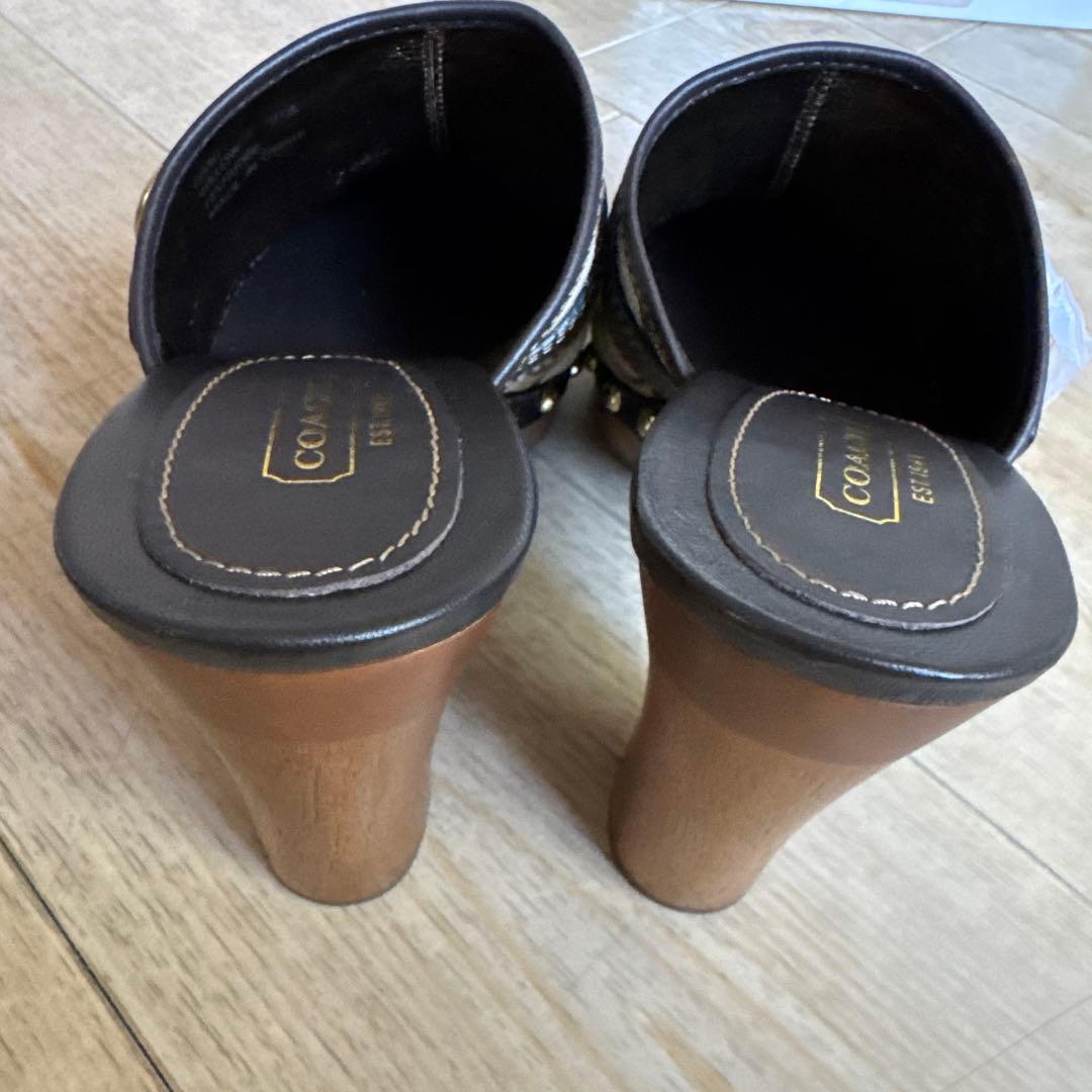 COACH ロゴデザイン サボサンダル　ブラウン　太ヒール　スタッズ付き