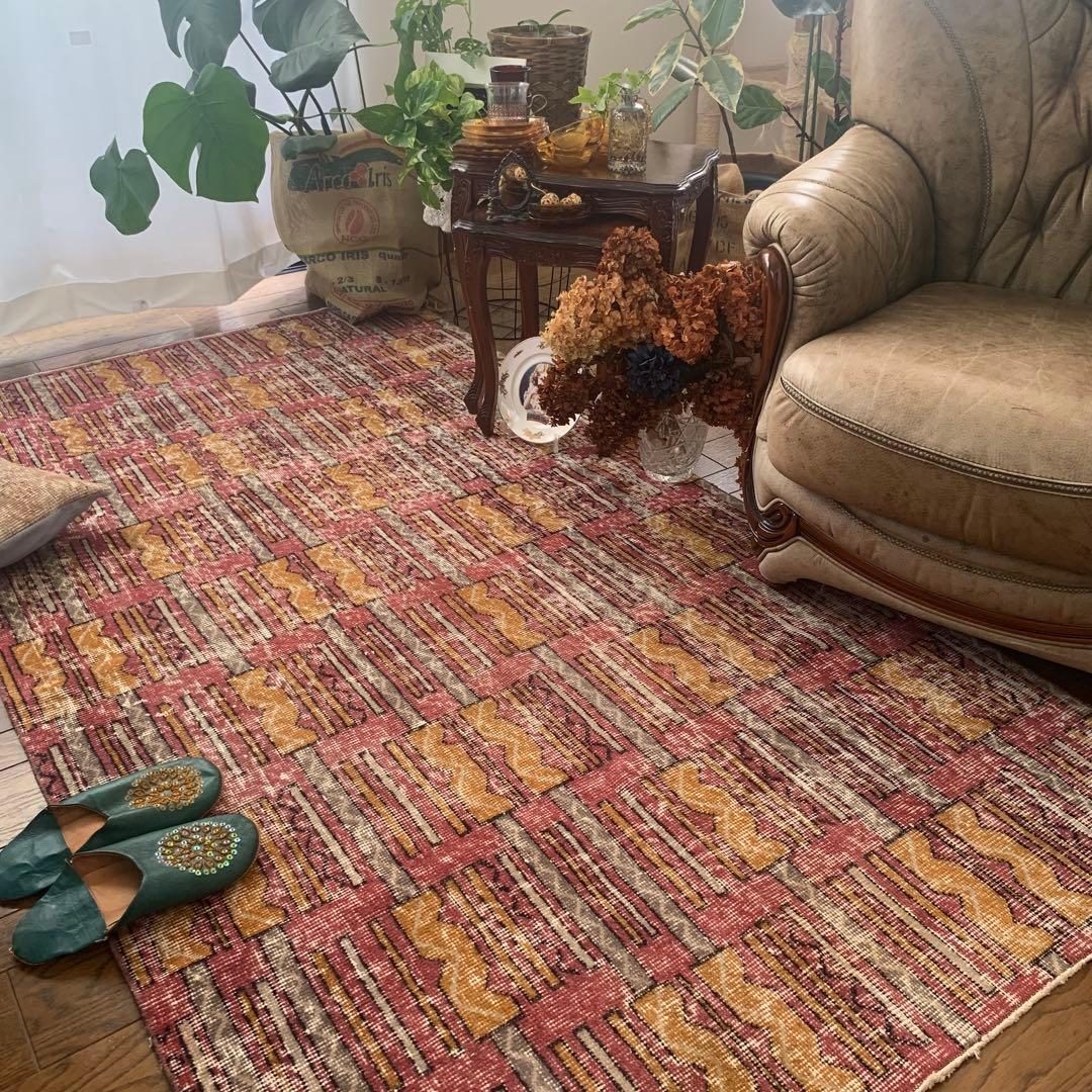 トルコヴィンテージラグ　213×117 レア　ジオメタリック　レトロピンク