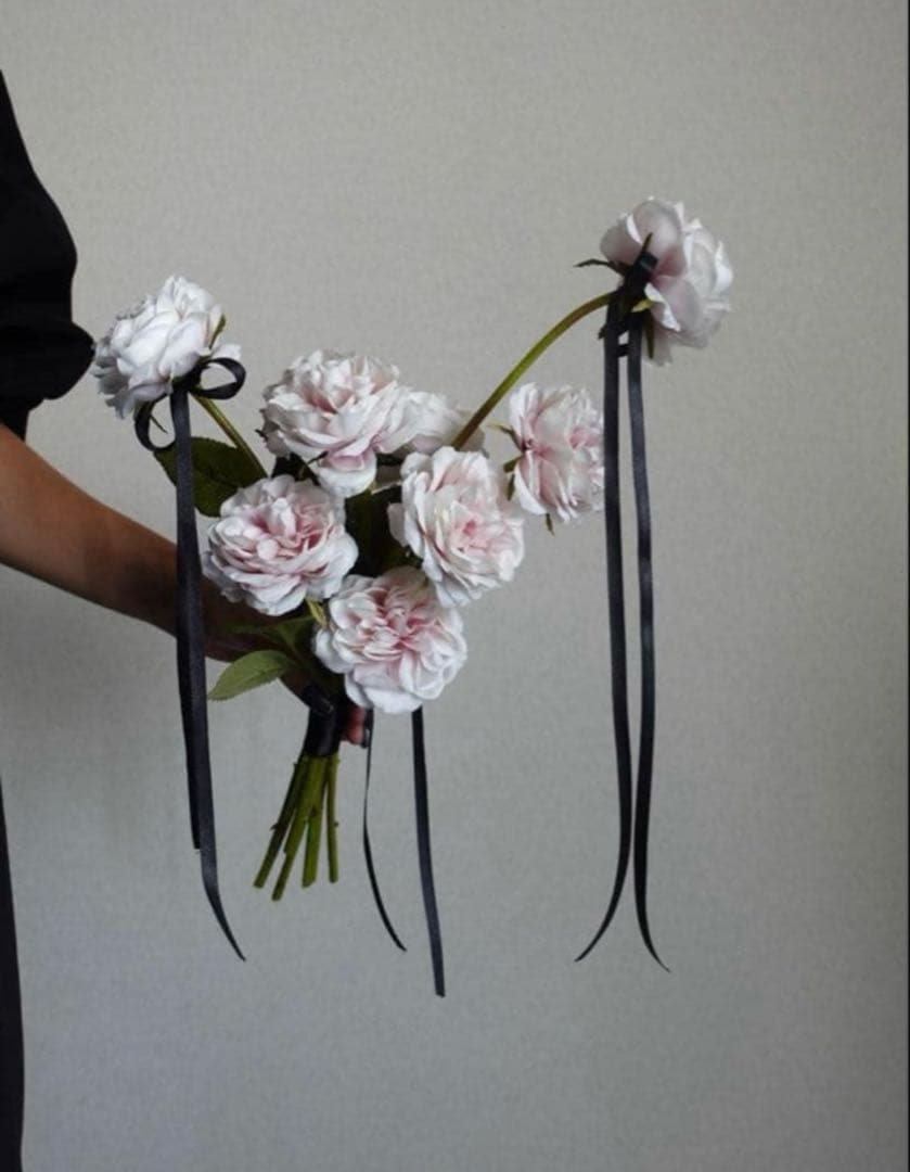 スモーキーピンクローズのシングルブーケ　韓国ブーケ　ウェディングブーケ