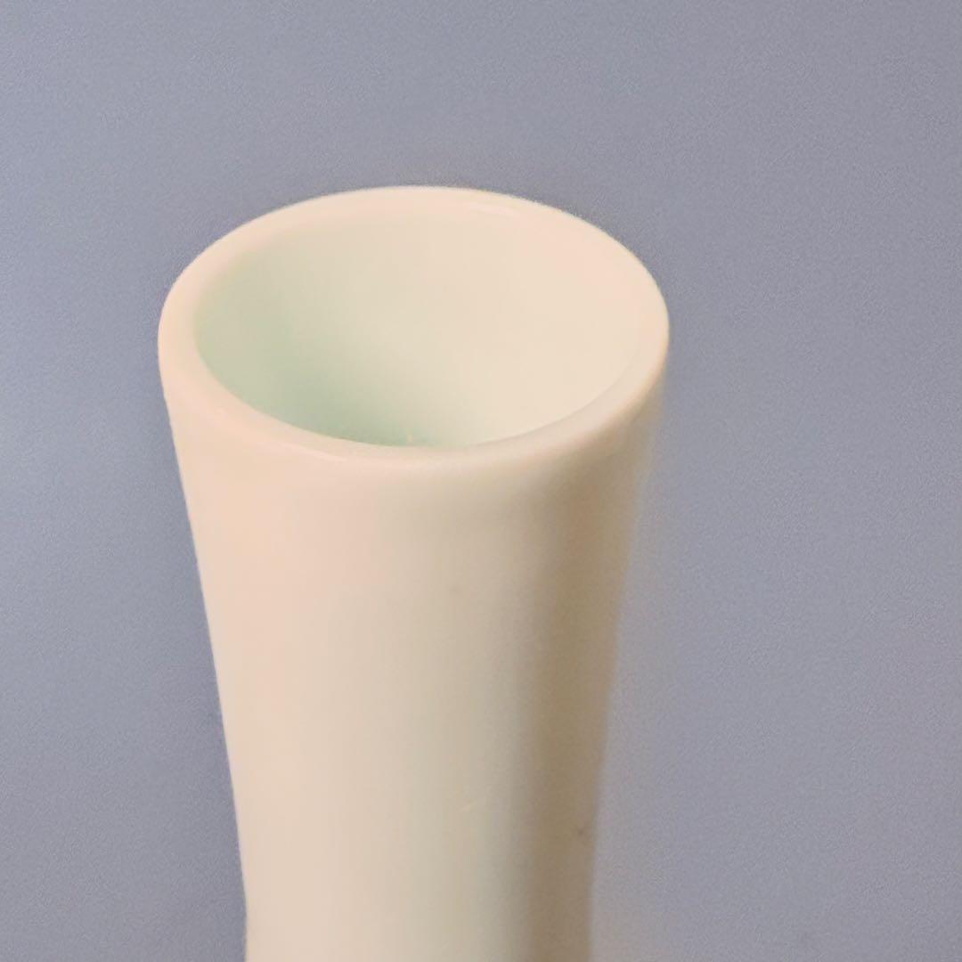 国重要無形文化財　井上萬二　作　白磁麦彫文様花瓶　究極の造形美　高さ26㎝