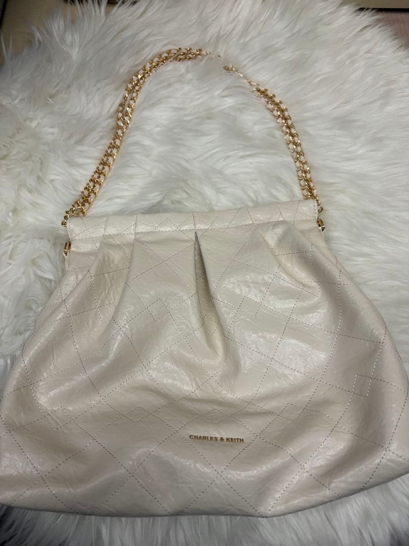 め　さん　専用出品 CHARLES & KEITH アイボリー ショルダーバッグ