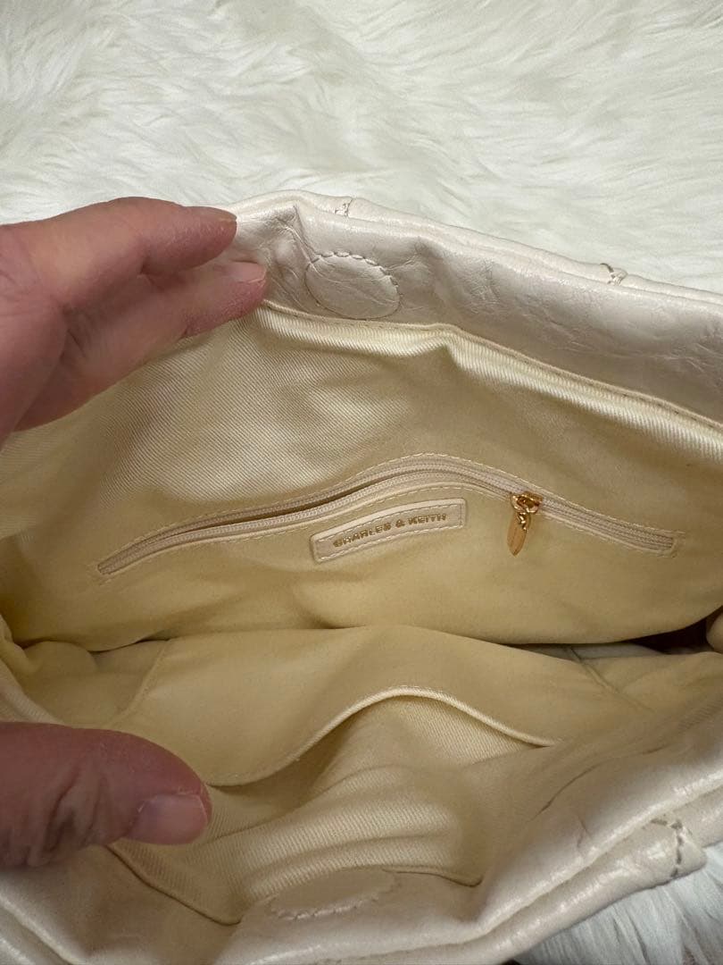 め　さん　専用出品 CHARLES & KEITH アイボリー ショルダーバッグ