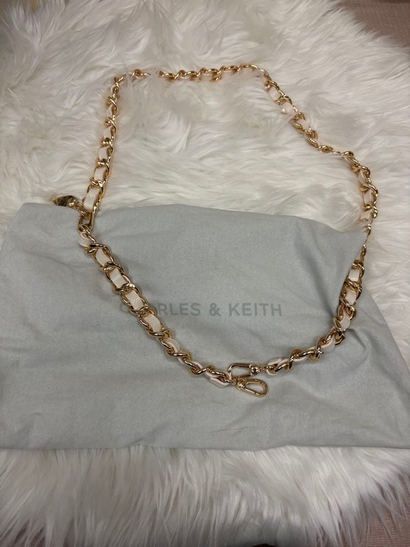 め　さん　専用出品 CHARLES & KEITH アイボリー ショルダーバッグ