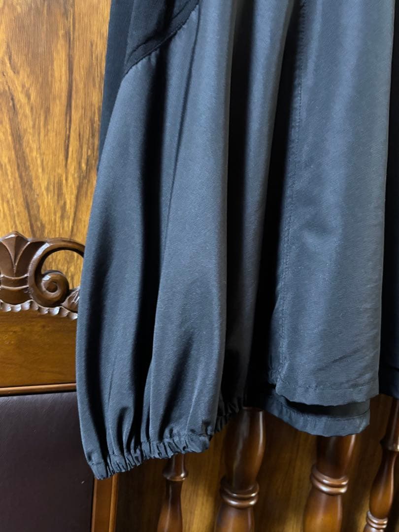 ☆トクコ　白い花プリント黒チュニック