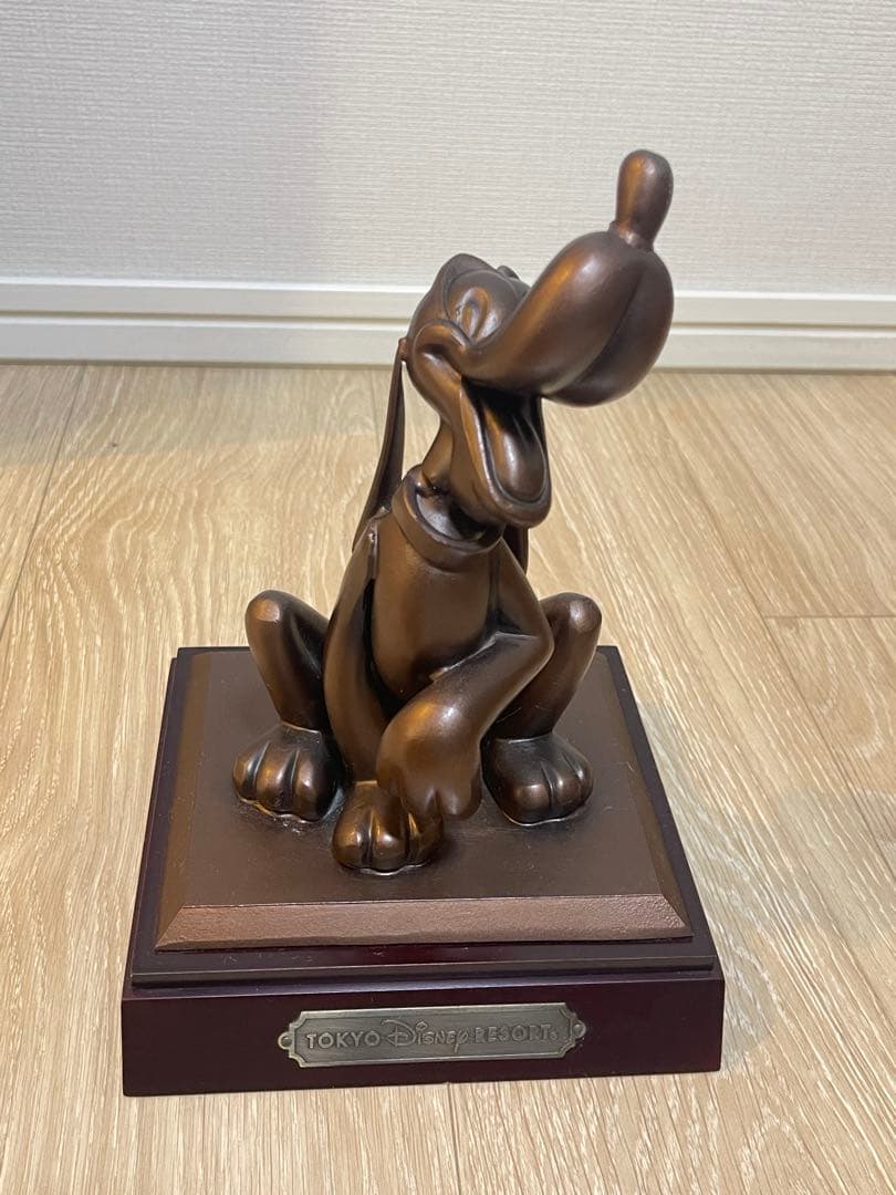 東京ディズニーランド　プルートブロンズ像