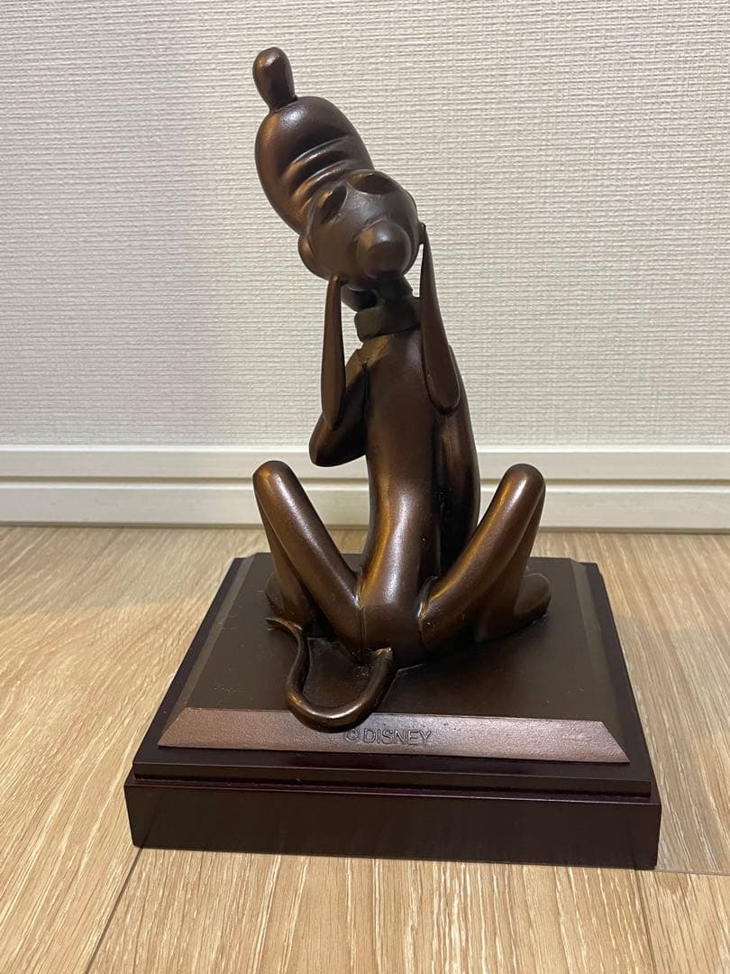 東京ディズニーランド　プルートブロンズ像