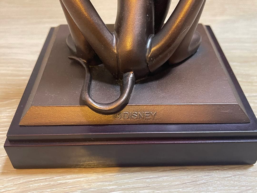 東京ディズニーランド　プルートブロンズ像