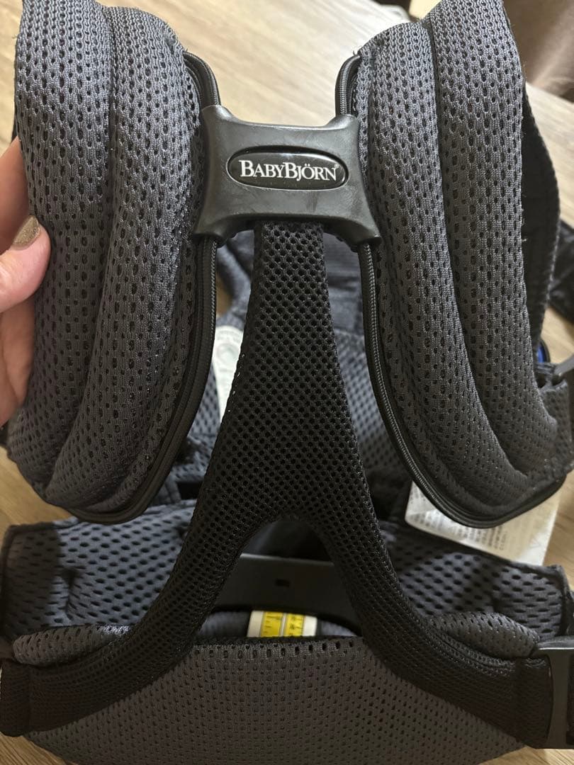 美品　BABYBJÖRN 抱っこ紐 ダークグレー メッシュ