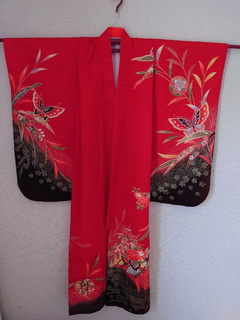 七五三７歳　女の子　四つ身　１回のみ着用　赤　蝶　キラキラ