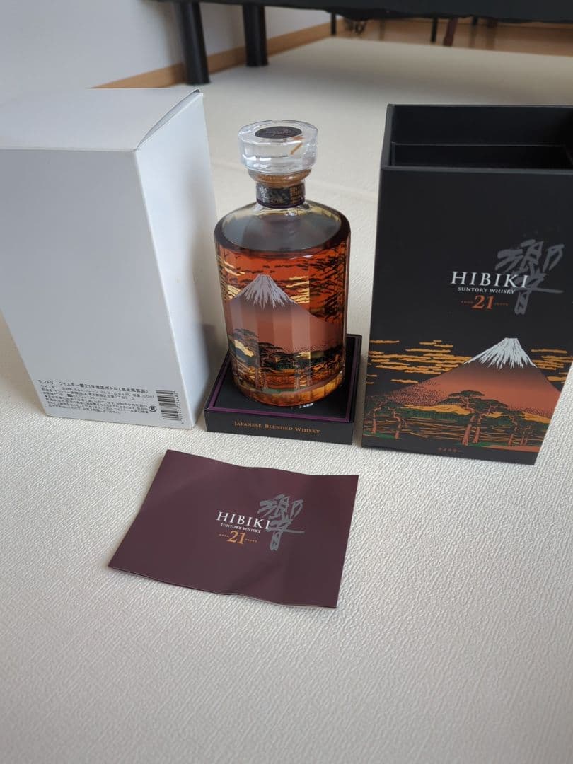 サントリー響21年 富士風雲図 意匠ボトル