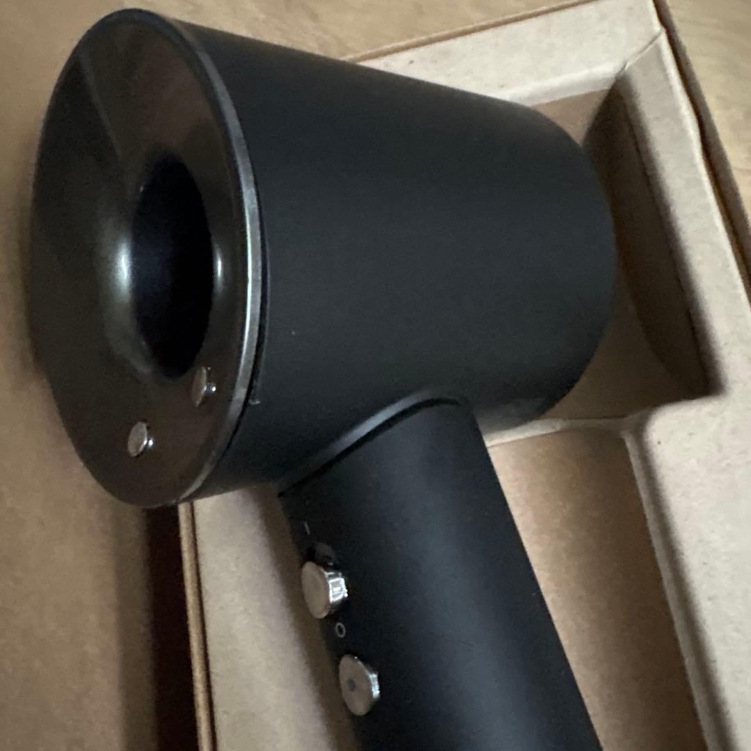 ダイソンドライヤー　【※写真-専用箱カバー付】