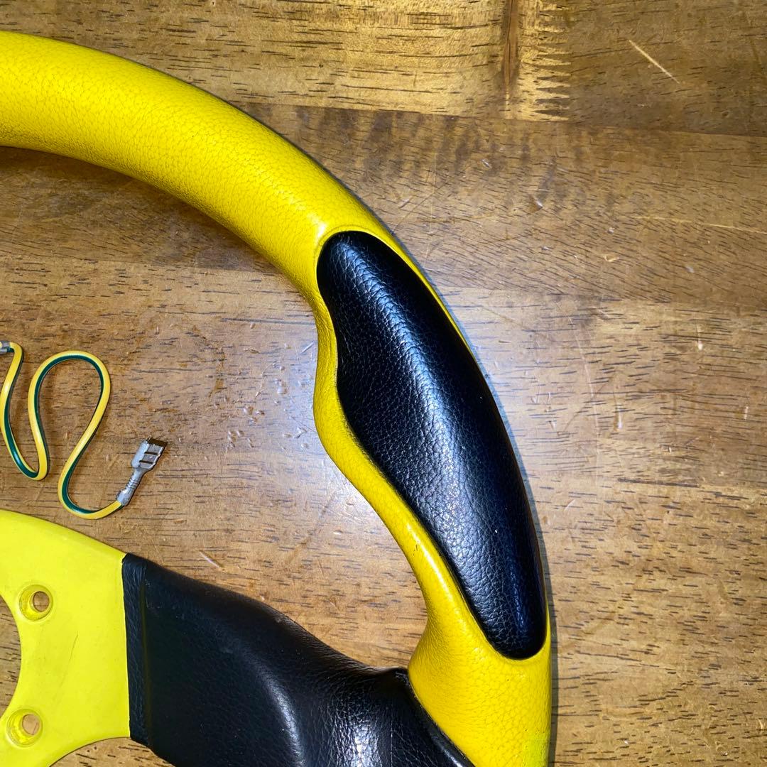 momo モモ　ステアリング コマンド　Command　黄色　イエロー